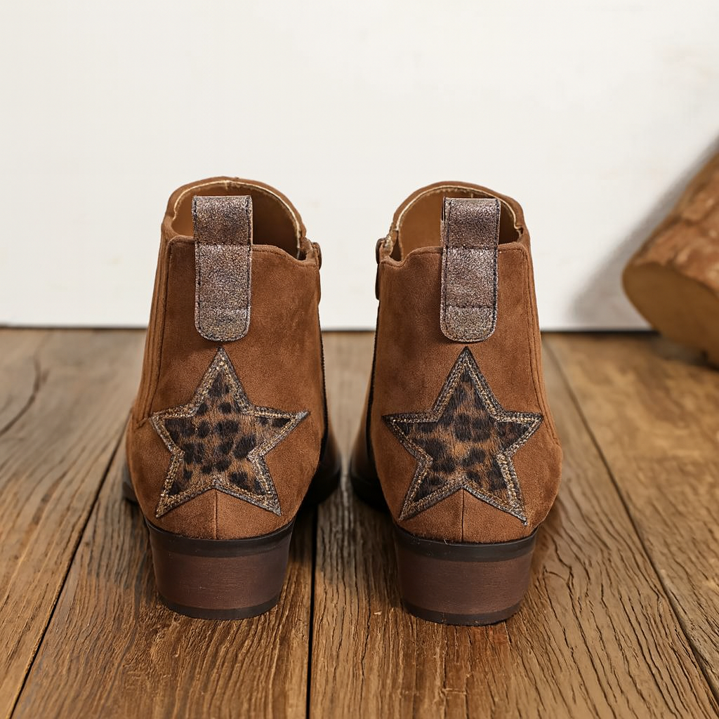 Bottines en daim camel avec étoile léopard
