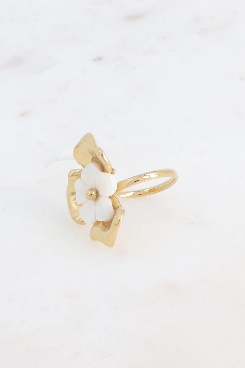 Bague motif feuillage et fleur en nacre – Délicatesse et raffinement naturel - La boutique de Nannye
