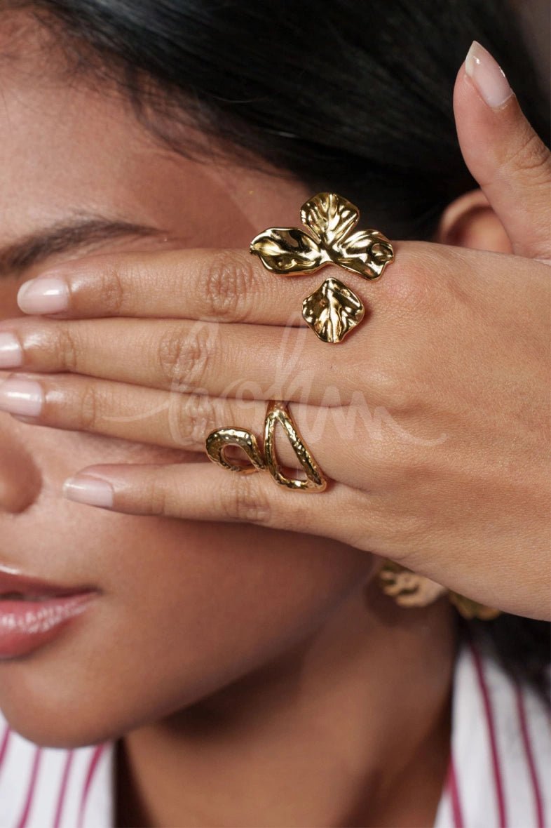 Bague ouverte Félia – Modernité et finesse martelée - La boutique de Nannye