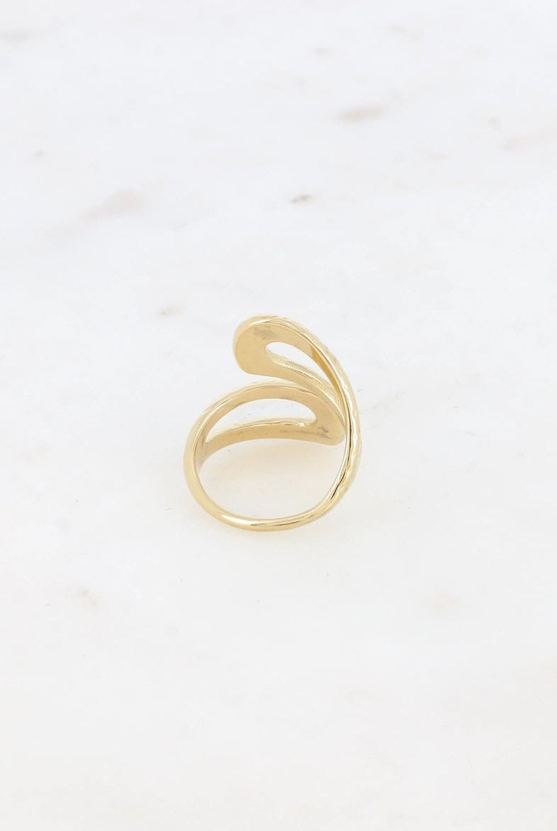 Bague ouverte Félia – Modernité et finesse martelée - La boutique de Nannye