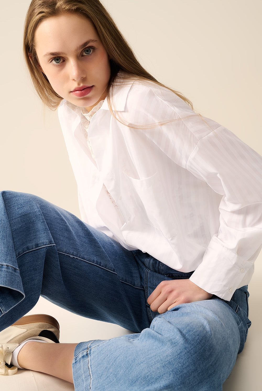 Q2 Blouse blanche à rayures relaxées