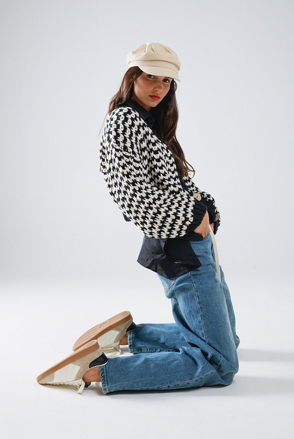 Q2 Cardigan à carreaux avec gros boutons en bois en noir et blanc