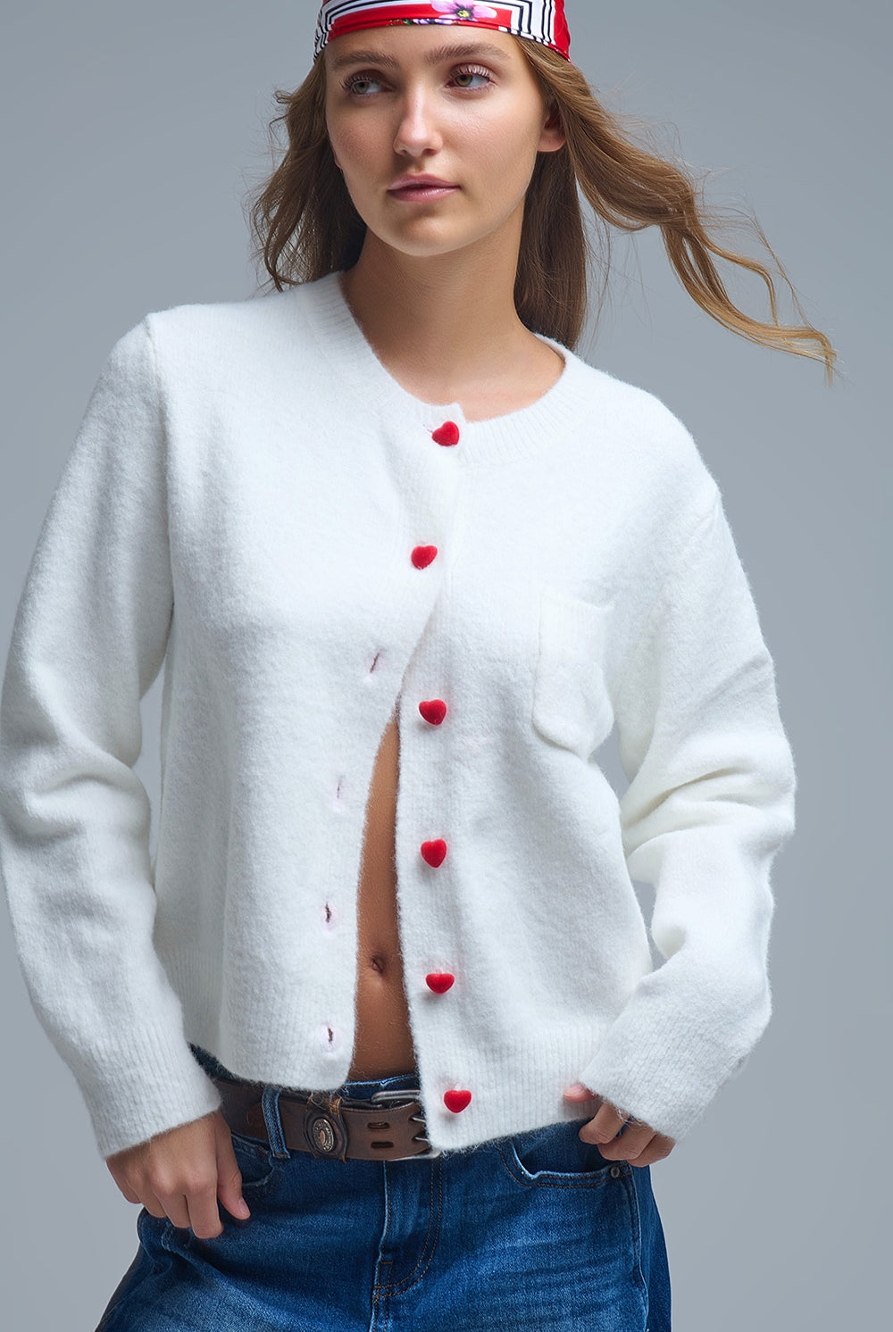 Q2 Charmant cardigan blanc avec boutons en forme de cœur