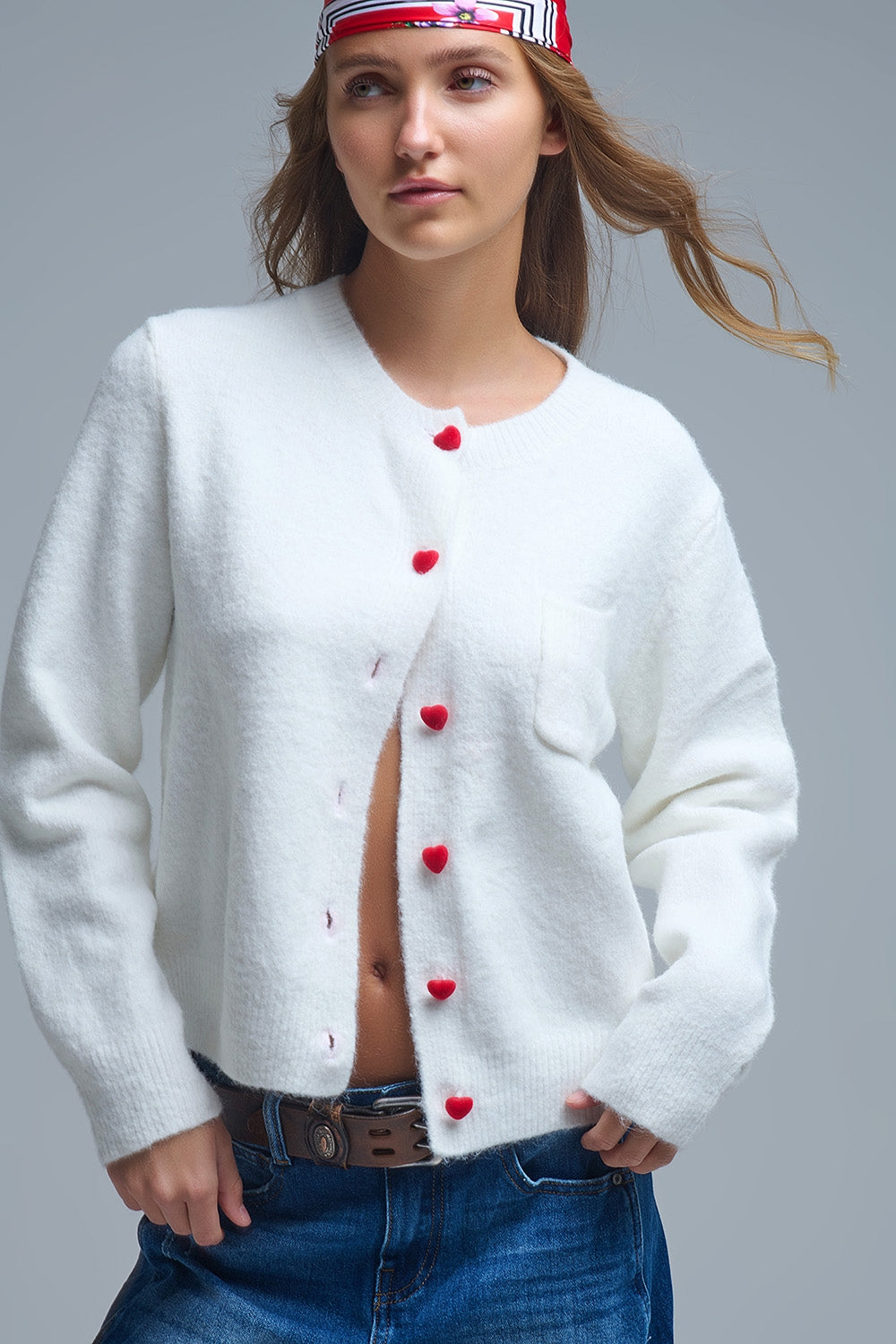 Q2 Charmant cardigan blanc avec boutons en forme de cœur