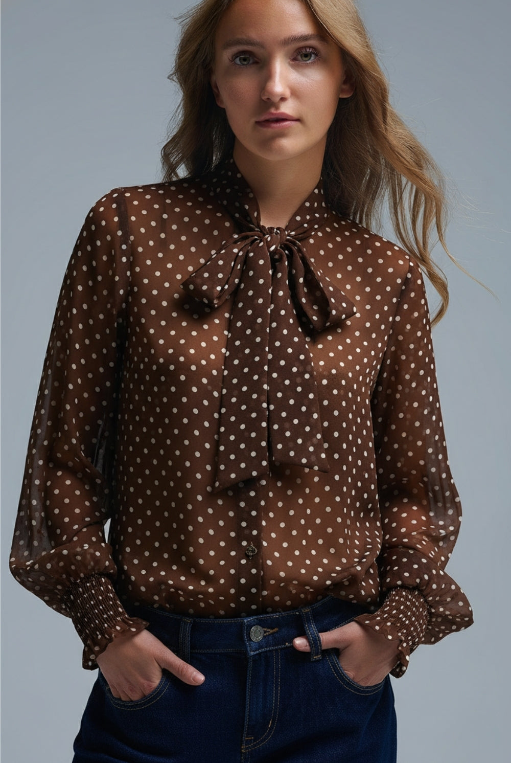 Q2 Chemise à pois marron avec détails en dentelle en mousseline de soie