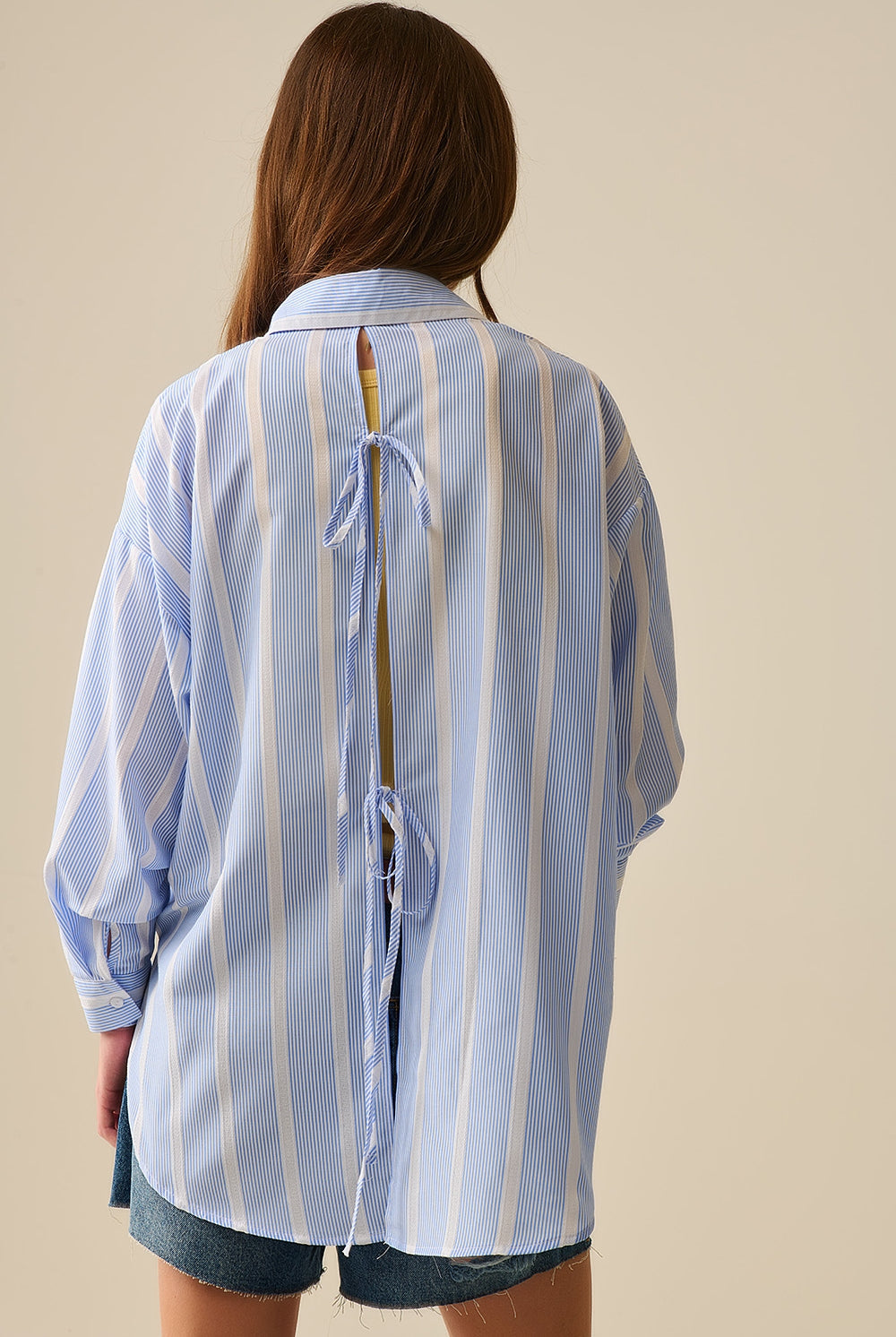 Q2 Chemise à rayures bleues et blanches coupe décontractée nouée dans le dos