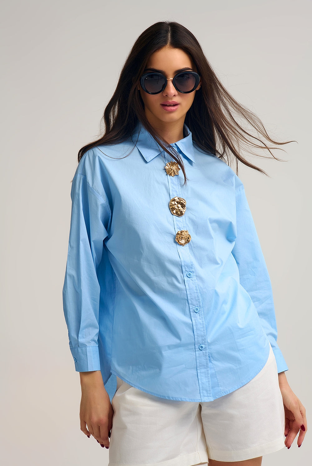 Q2 Chemise décontractée en popeline de coton bleue avec boutons décoratifs dorés