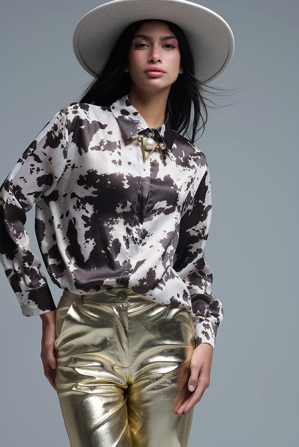 Q2 Chemise décontractée en satin imprimé vache marron et crème