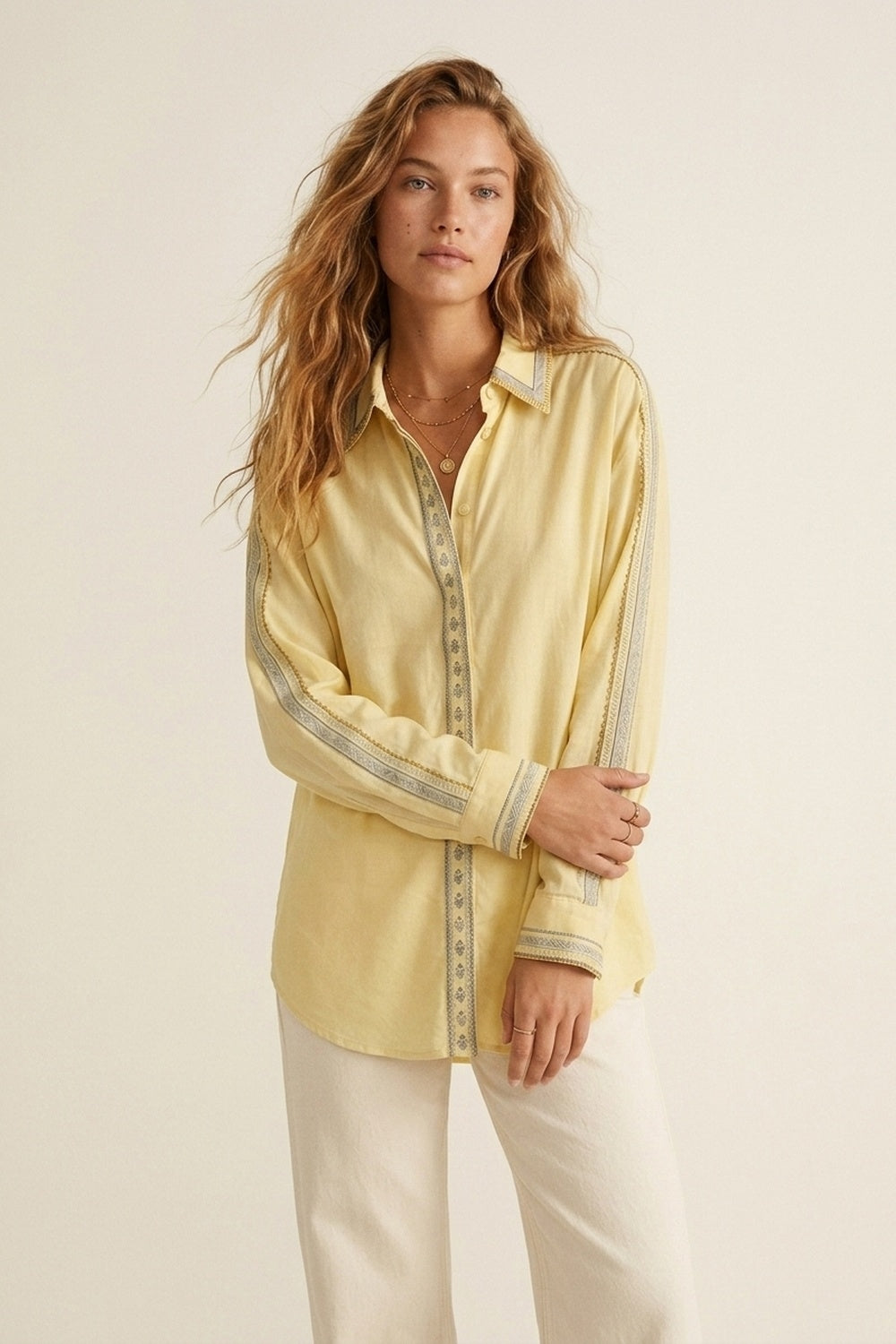 Q2 Chemise oversize jaune avec bordures brodées