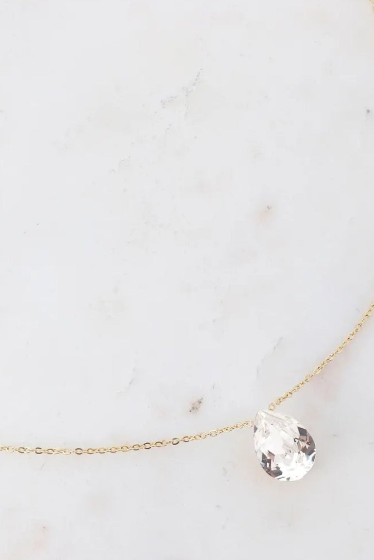 Collier Bertille – Élégance Intemporelle en Acier Inoxydable avec Cristal Blanc Taillé - La boutique de Nannye