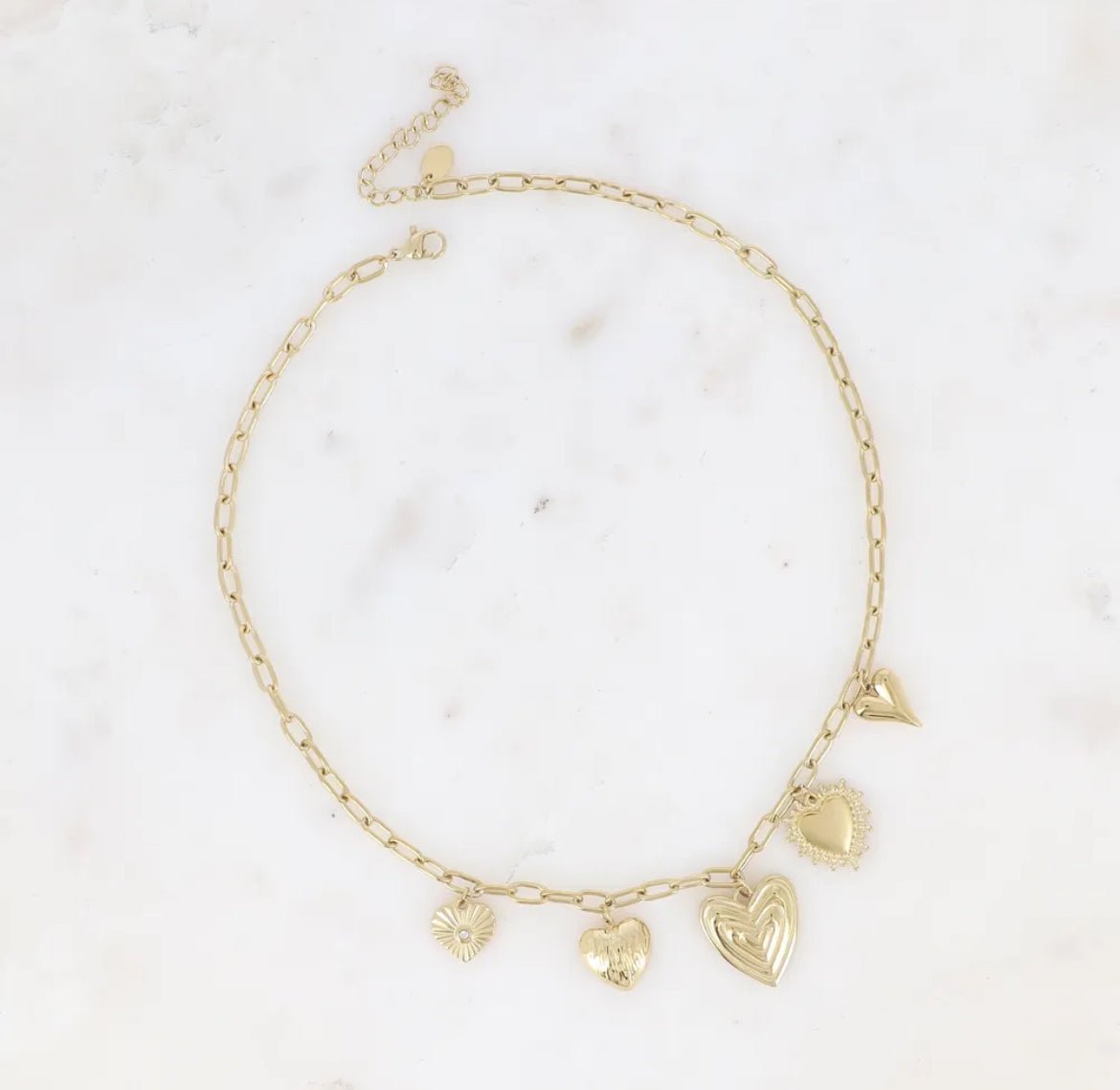 Collier Kaeri – Élégance Romantique avec Breloques Cœurs en Acier Inoxydable - La boutique de Nannye