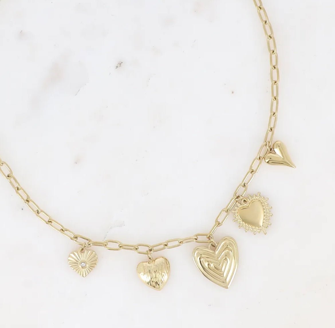 Collier Kaeri – Élégance Romantique avec Breloques Cœurs en Acier Inoxydable - La boutique de Nannye