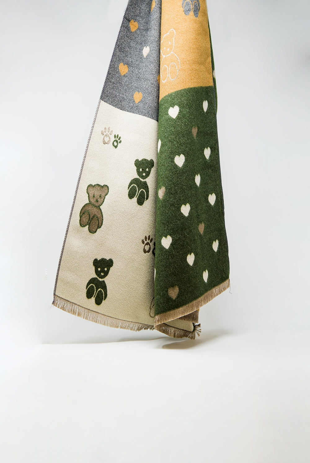 Q2 Écharpe tricotée avec imprimé ourson et cœur en vert