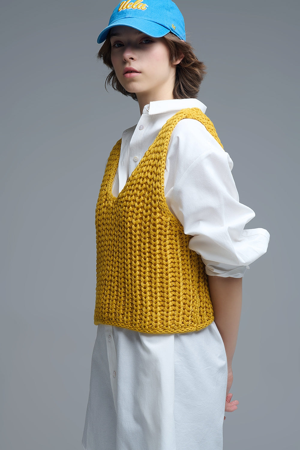 Q2 Gilet crocheté jaune avec fils pailletés