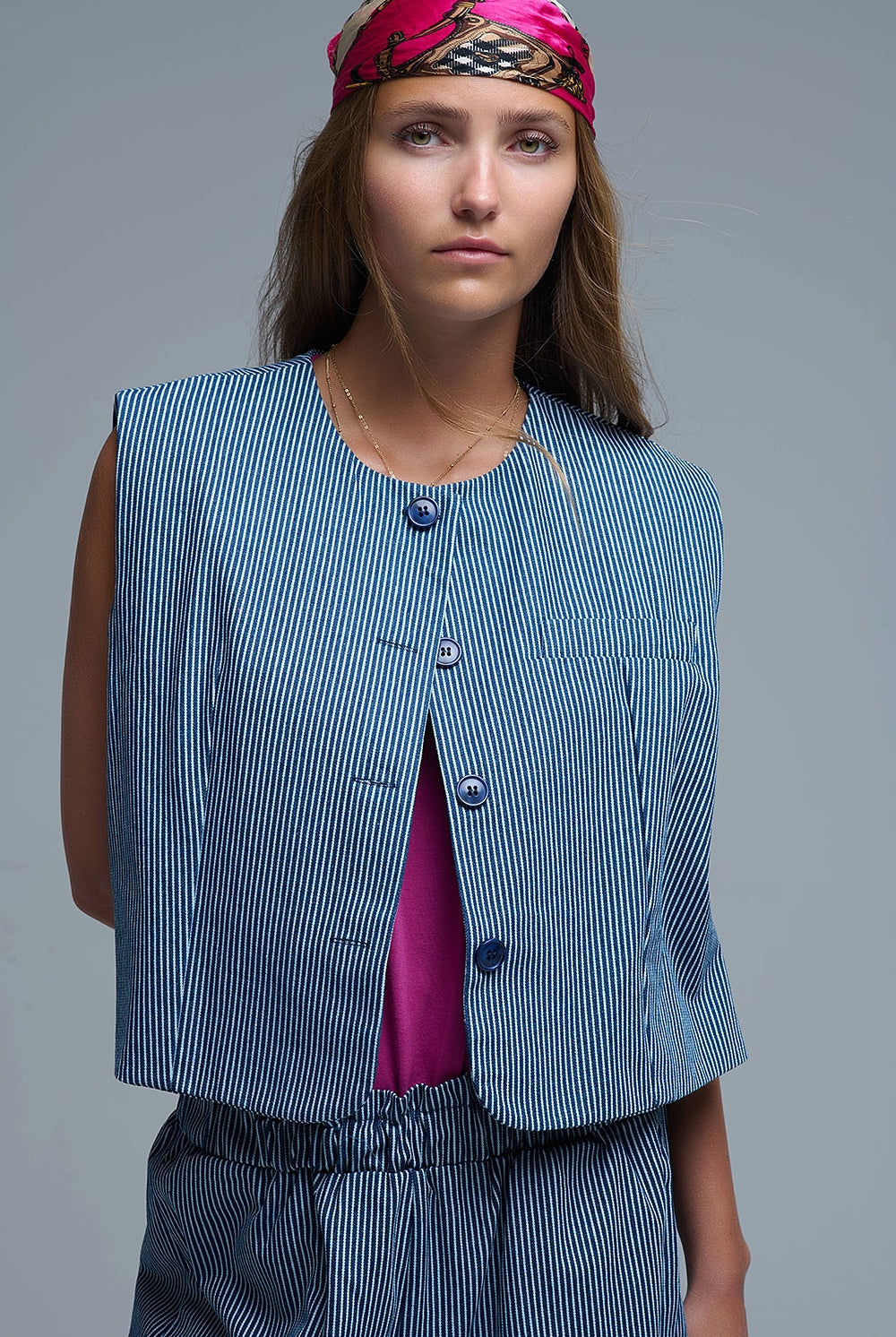 Q2 Gilet ras du cou rayé bleu et blanc