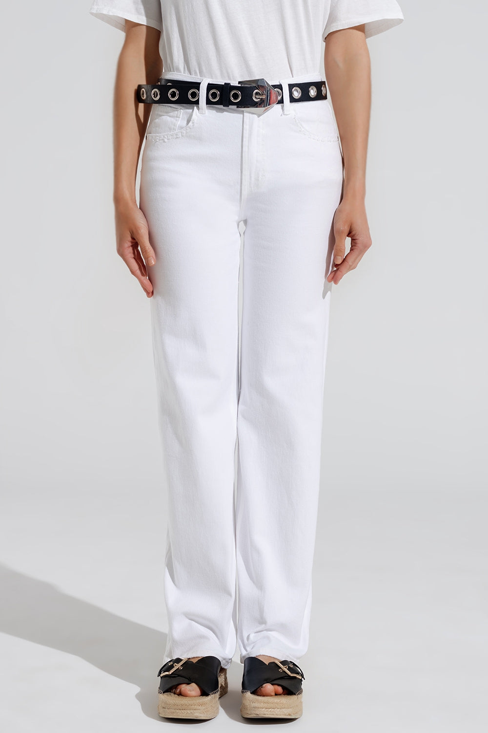 Q2 Jean droit en denim stretch avec 5 poches en blanc