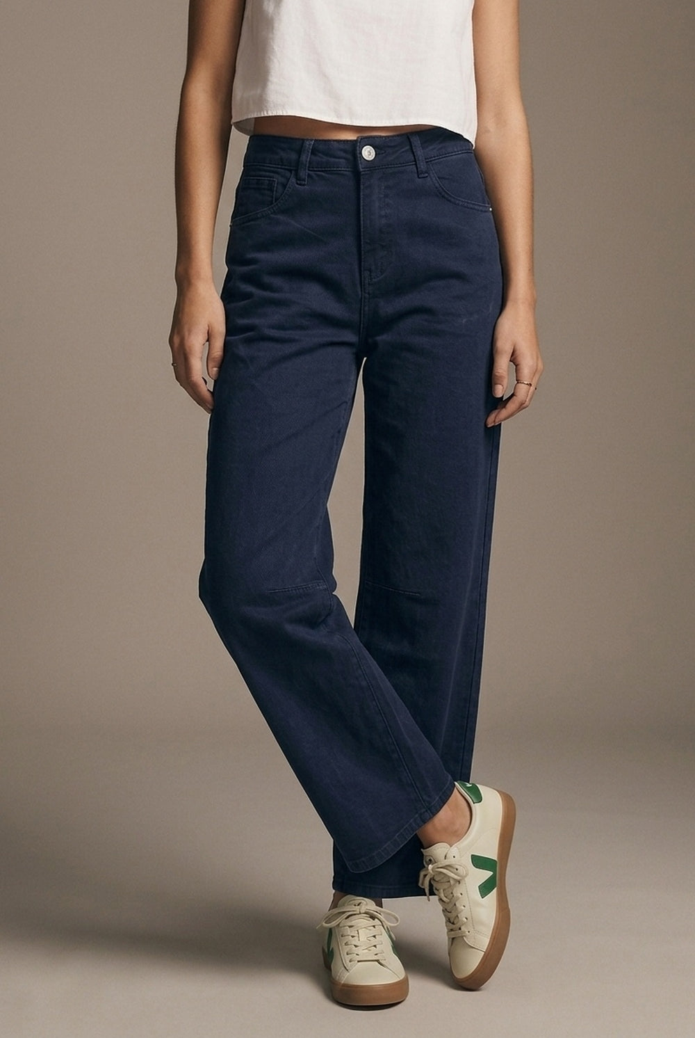 Q2 Jean large en denim extensible doux bleu marine avec couture au genou