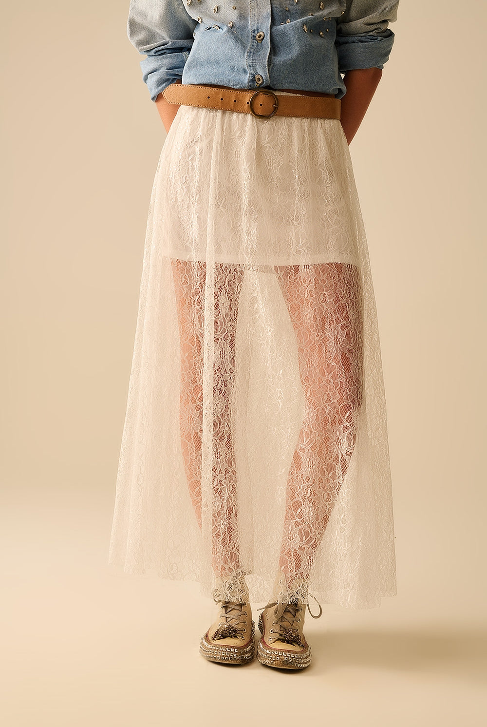 Q2 Jupe maxi en dentelle blanche avec détails en paillettes