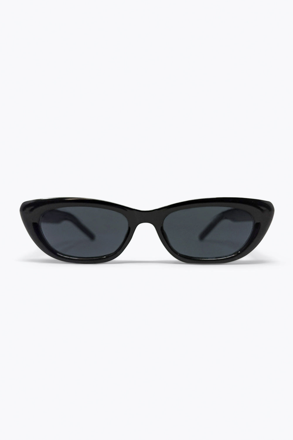 Q2 Lunettes de Soleil Slim Noires Brillantes Œil de Chat avec Détail Logo en Métal