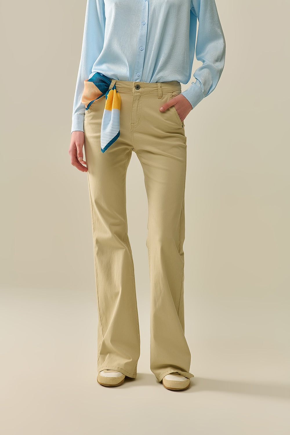 Q2 Pantalon évasé beige confortable et extensible