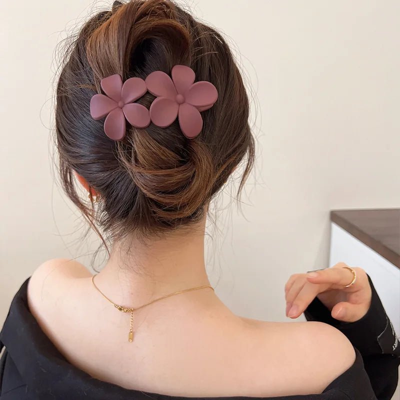 Pince à Cheveux Double Fleurs Façon Peigne – Élégance et Praticité au Quotidien - La boutique de Nannye