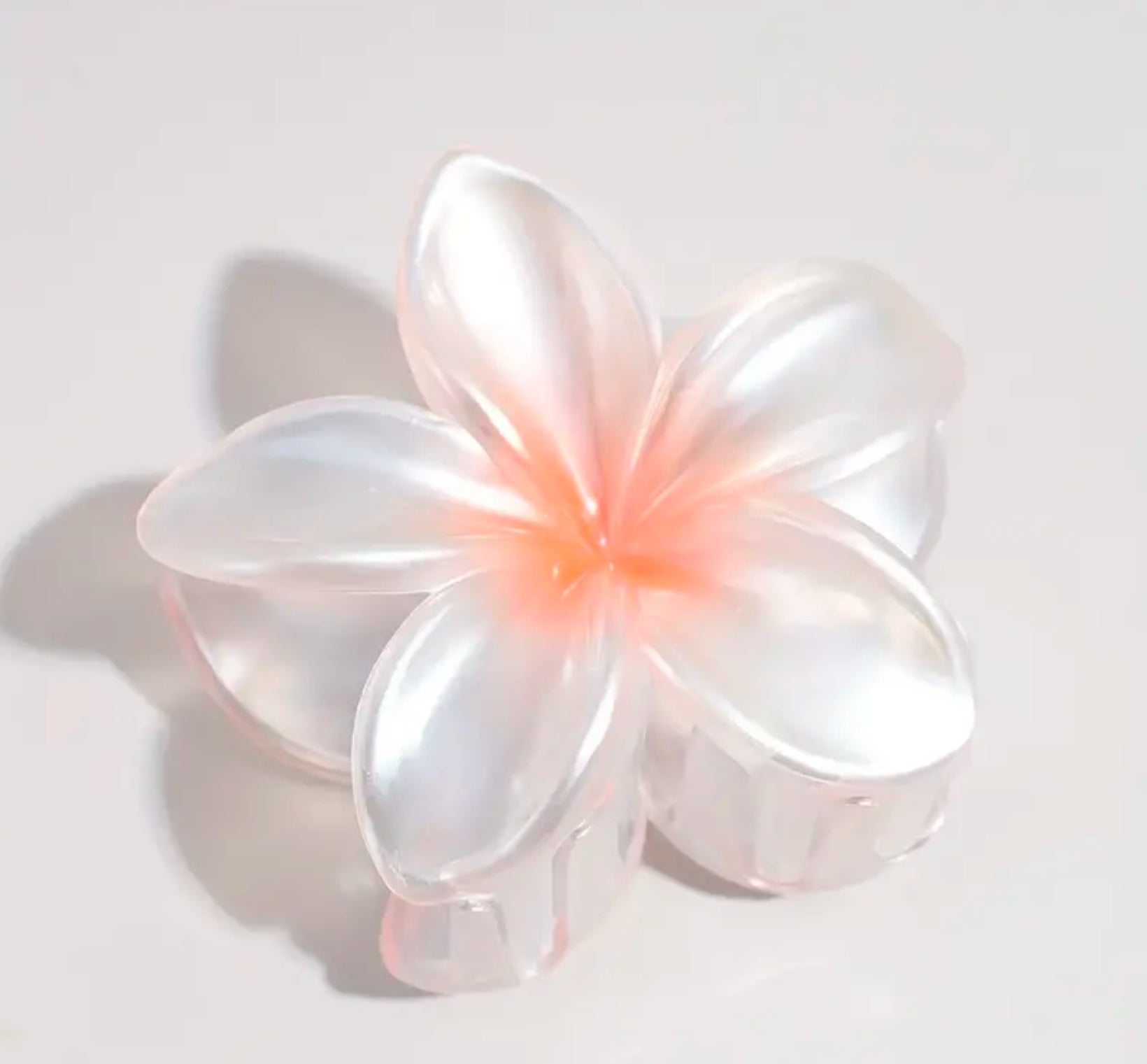 Pince Γ  Cheveux Fleur de Frangipanier β LβΓlΓ©gance Exotique Γ  PortΓ©e de Main - La boutique de Nannye