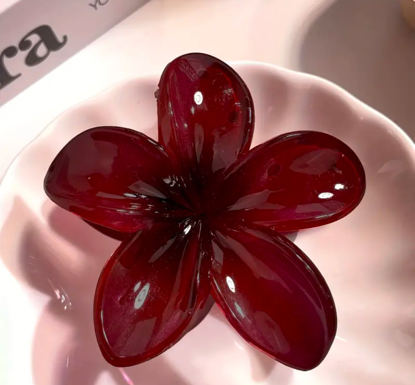 Pince Γ  Cheveux Fleur de Frangipanier β LβΓlΓ©gance Exotique Γ  PortΓ©e de Main - La boutique de Nannye