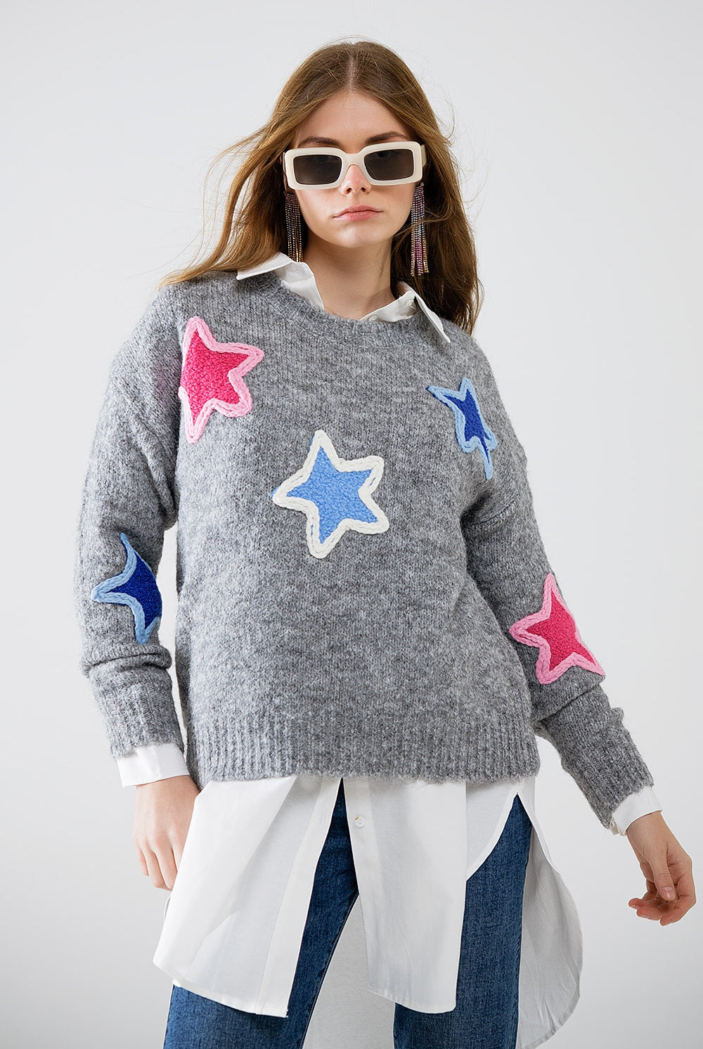 Q2 Pull gris avec étoiles brodées