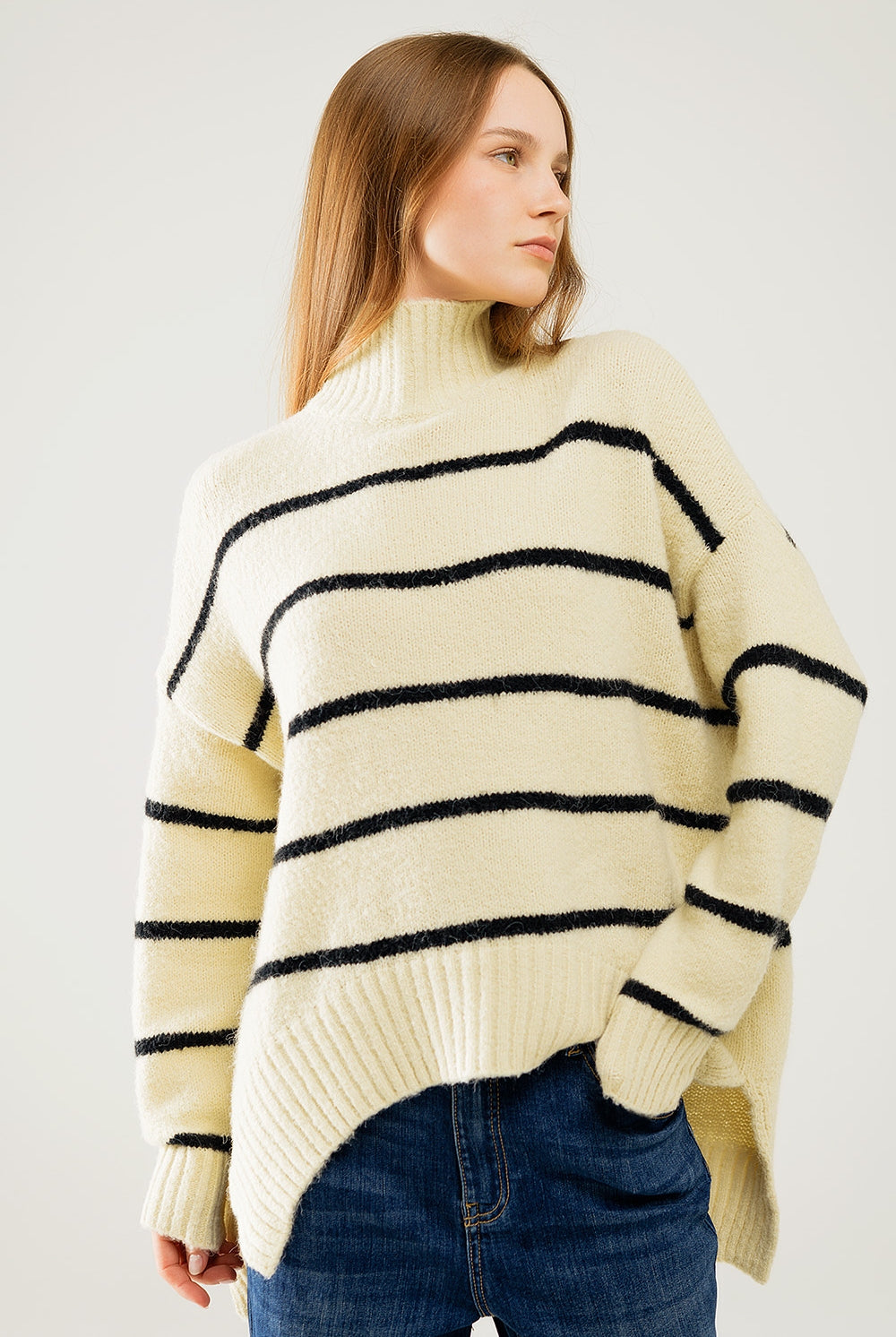 Q2 Pull oversize crème à rayures noires