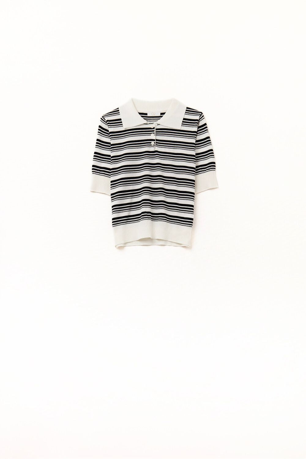 Q2 Pull rayé blanc et noir à col polo