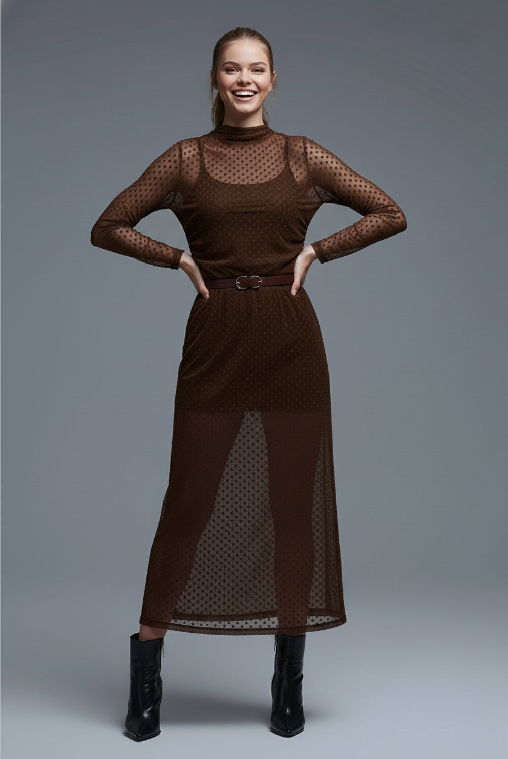 Q2 Robe longue à pois marron en tissu transparent