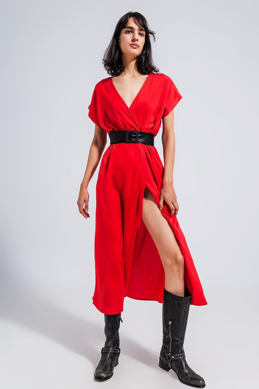 Q2 Robe longue en satin à manches courtes en rouge