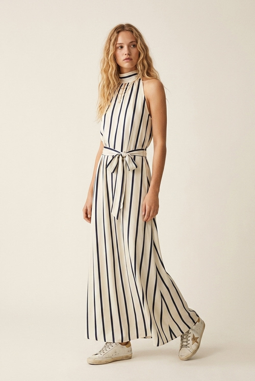 Q2 Robe longue en satin à rayures avec dos nu et ceinture à nouer