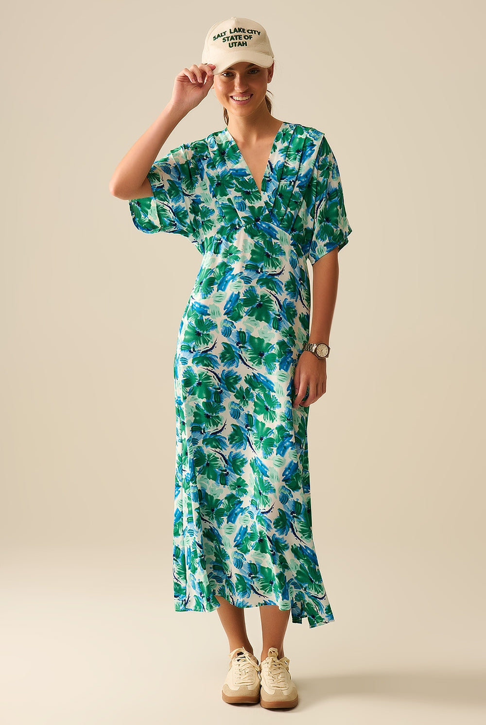 Q2 Robe maxi à imprimé floral en satin avec manches tombantes