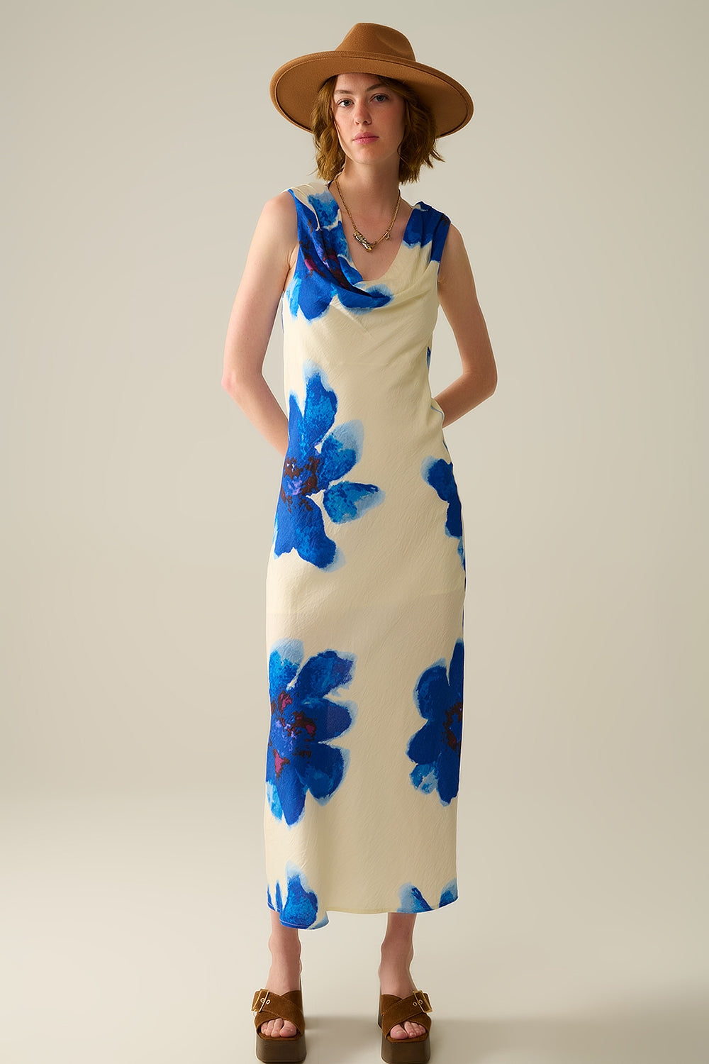 Q2 Robe maxi bleue fluide sans manches avec imprimé floral