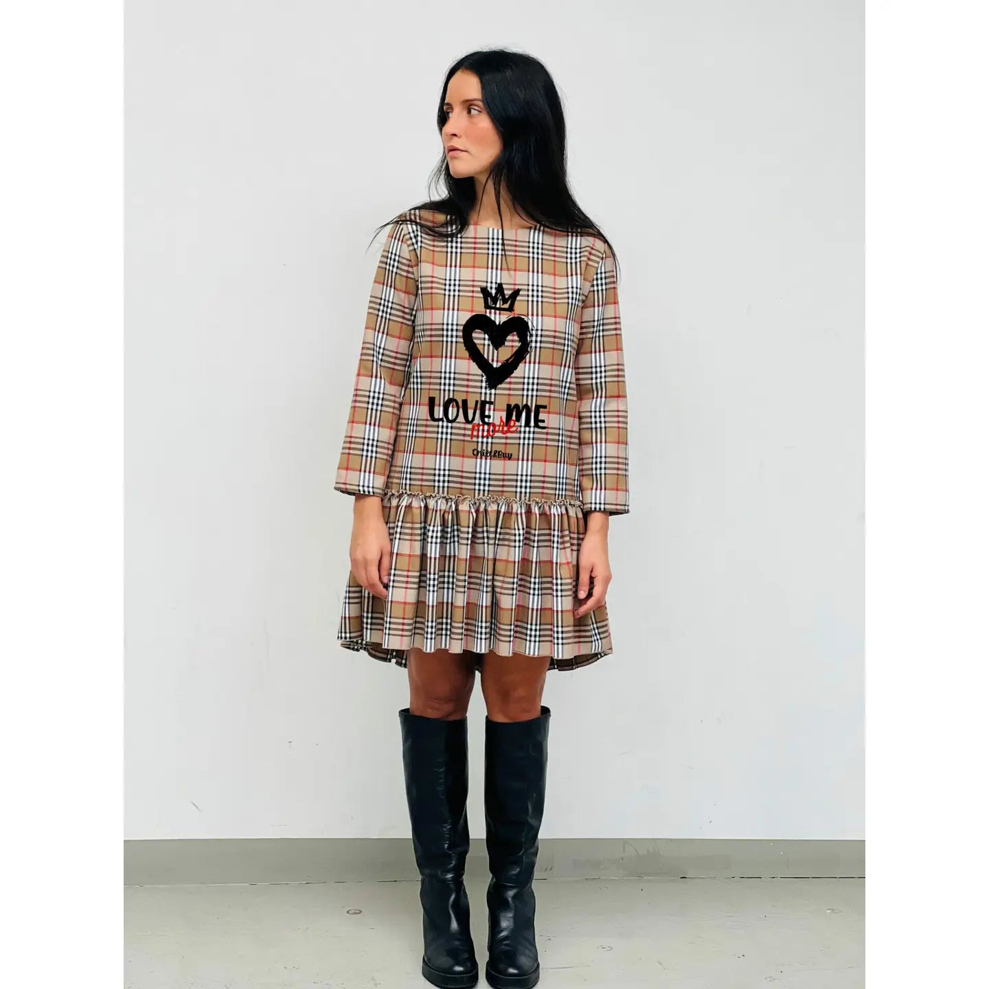 Robe midi à carreaux marrons : Élégance décontractée et détails uniques - La boutique de Nannye