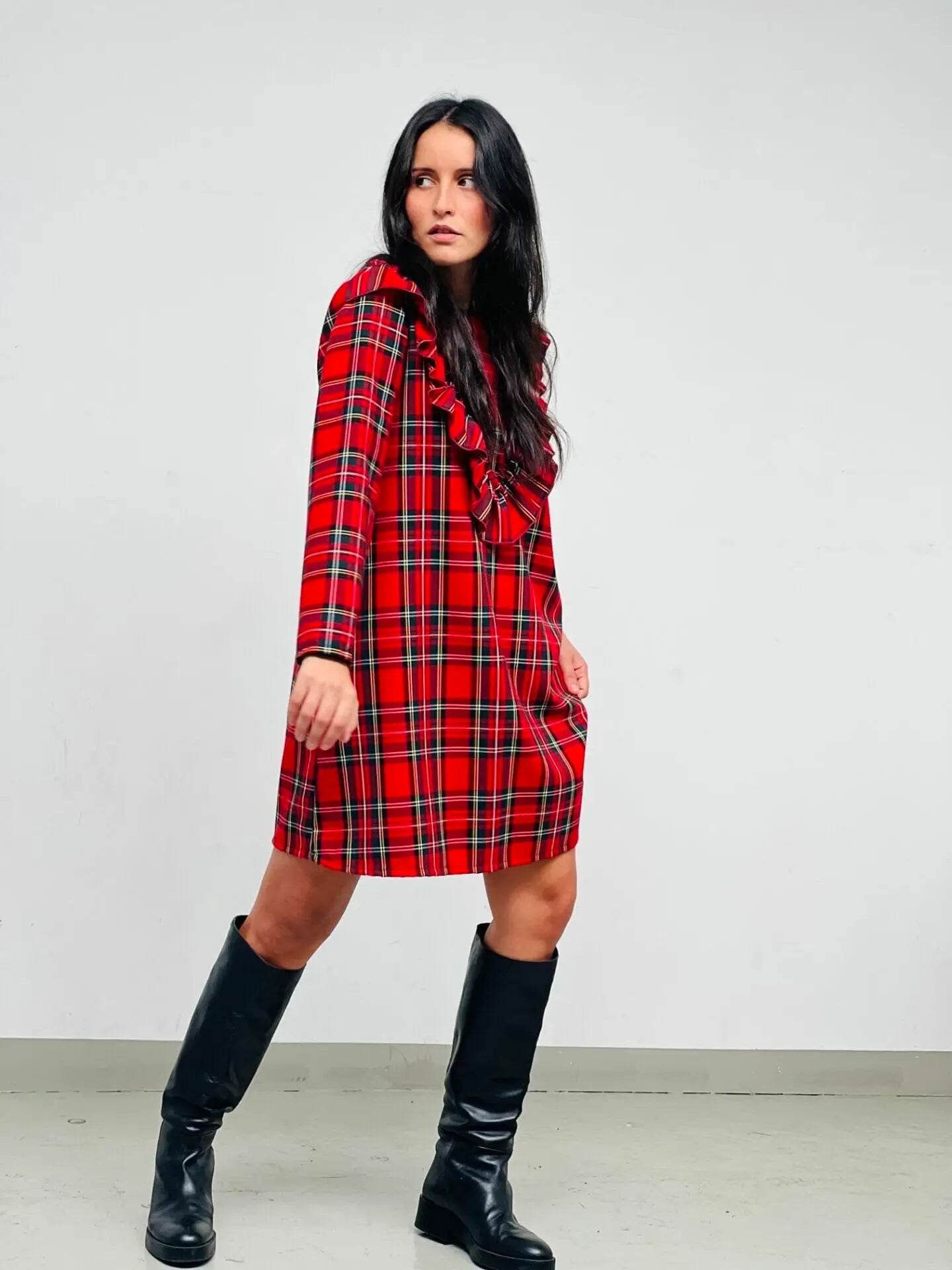 Robe midi rouge à carreaux avec volants – Style rock et coupe évasée - La boutique de Nannye