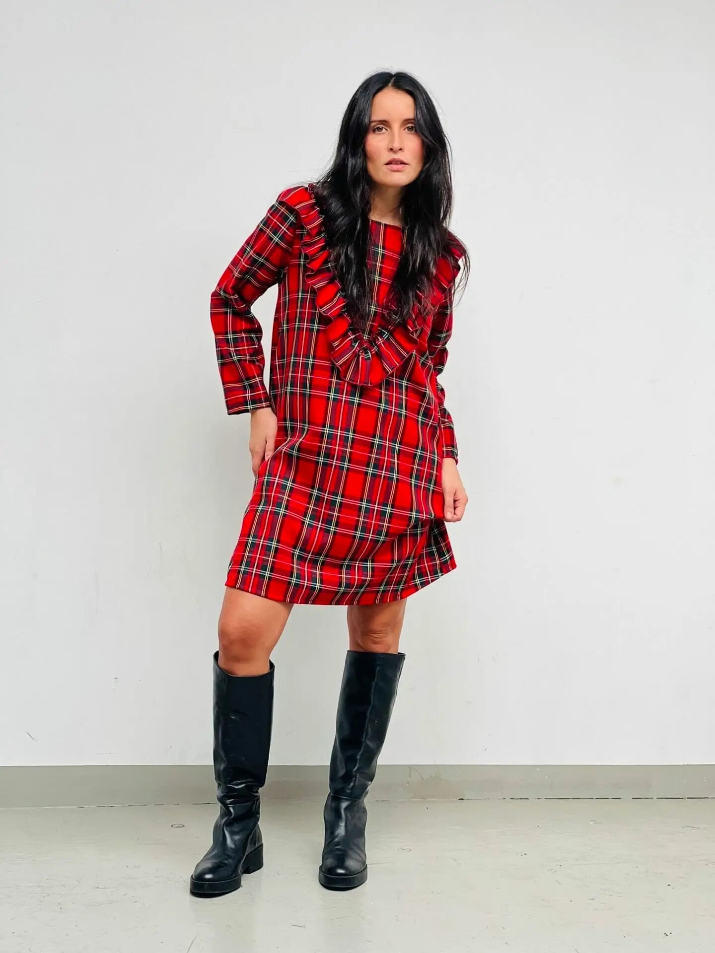 Robe midi rouge à carreaux avec volants – Style rock et coupe évasée - La boutique de Nannye