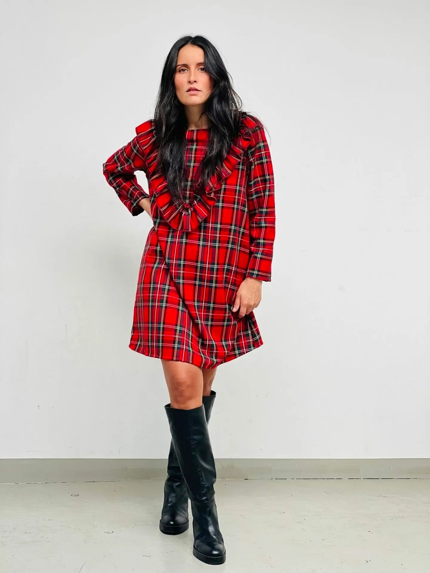 Robe midi rouge à carreaux avec volants – Style rock et coupe évasée - La boutique de Nannye