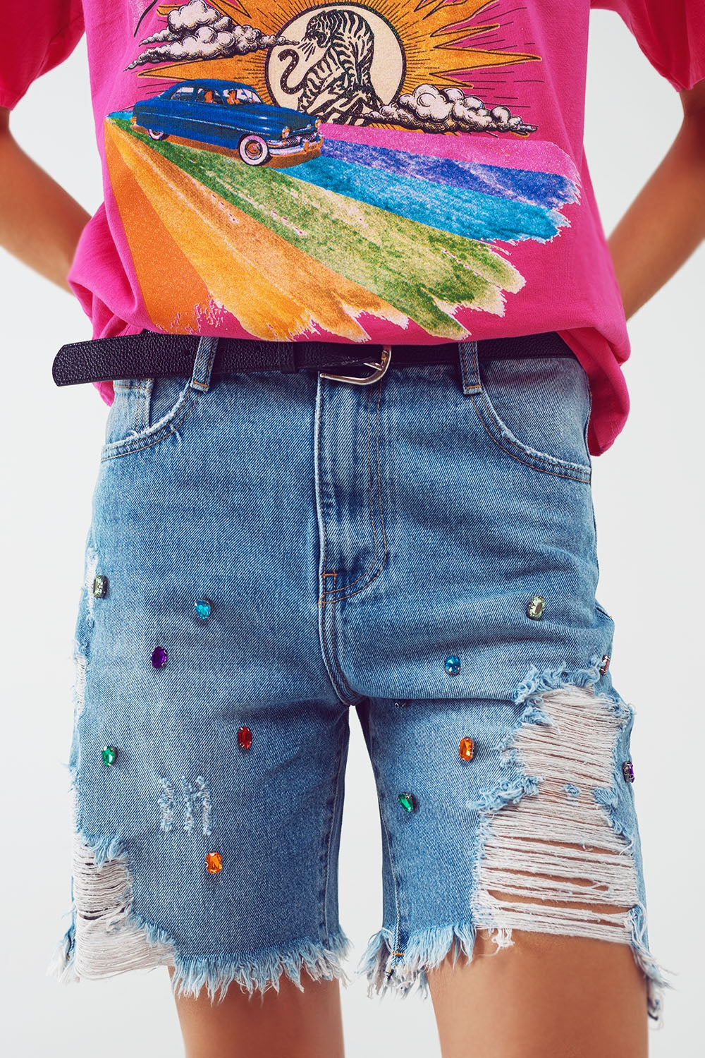 Q2 Short Bermuda délavé et orné d'effets vieillis