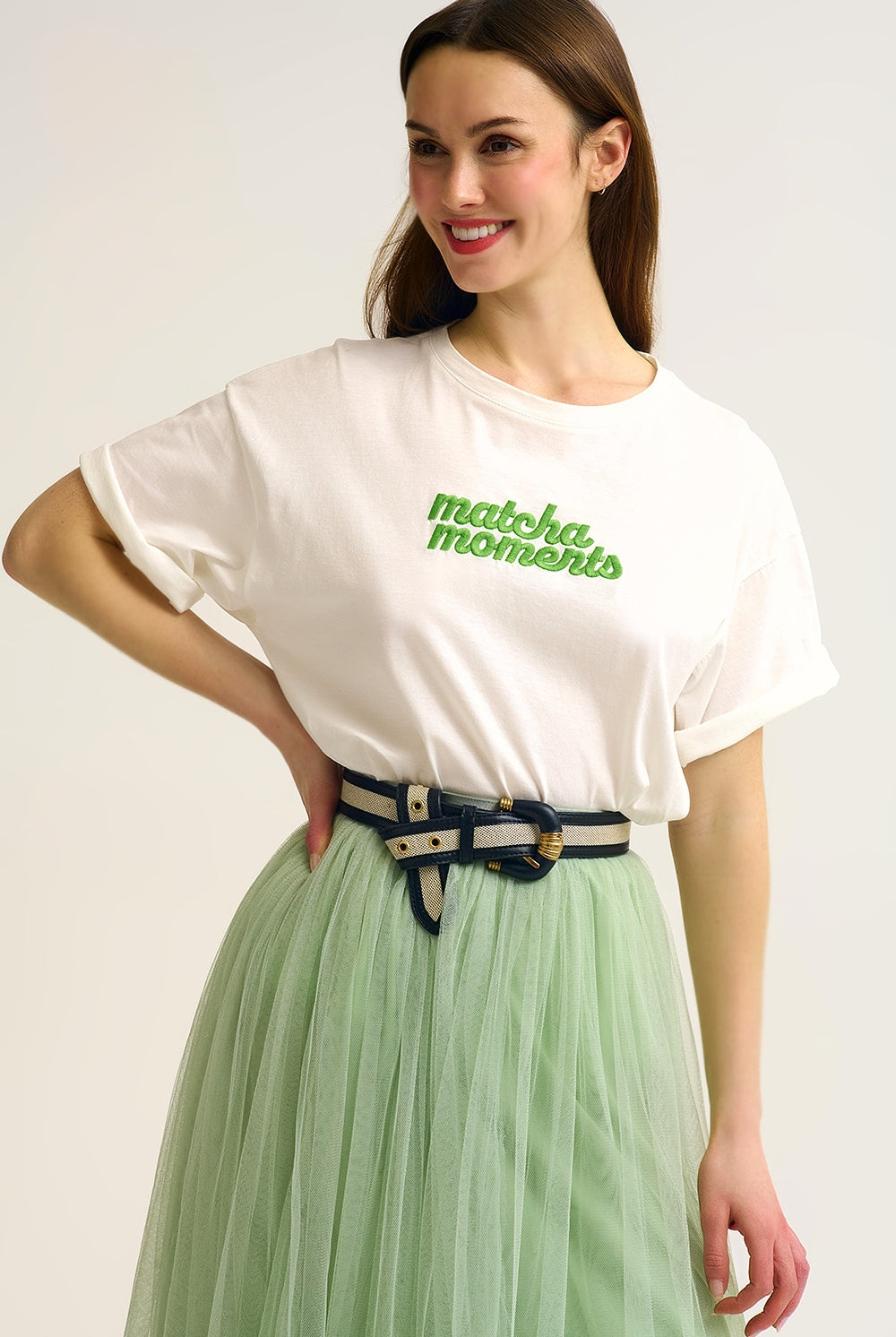 Q2 T-shirt brodé White Matcha Moments en vert
