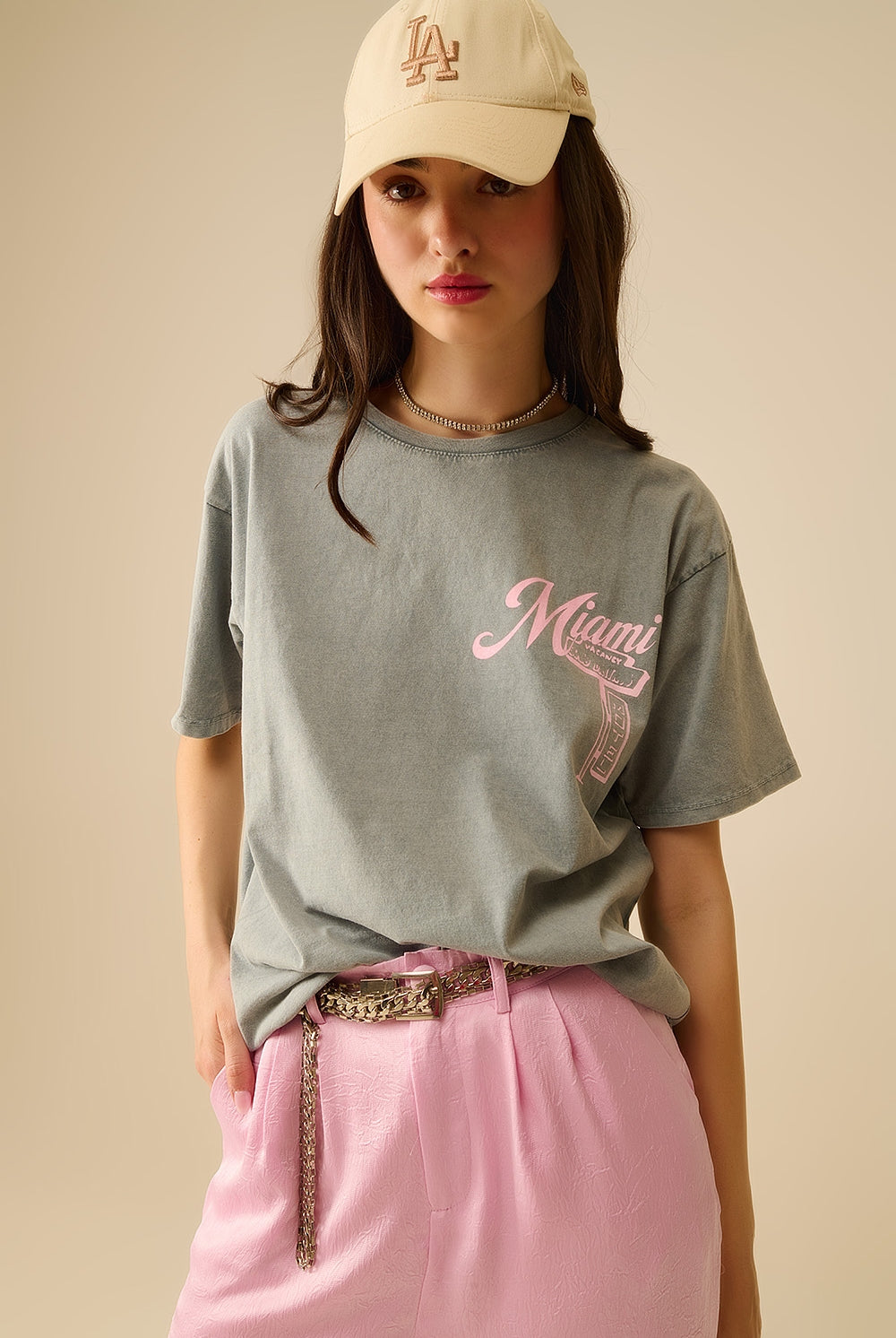 Q2 T-shirt gris avec logo Miami imprimé en rose