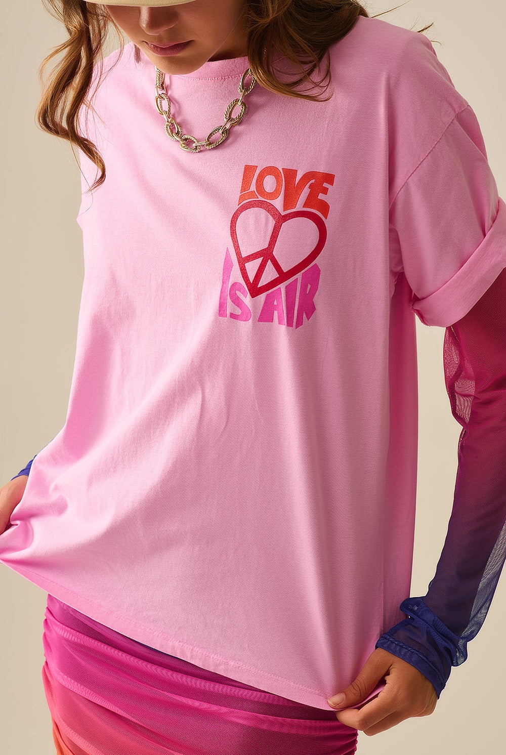 Q2 T-Shirt rose avec le logo Love is Air et Heart with Peace