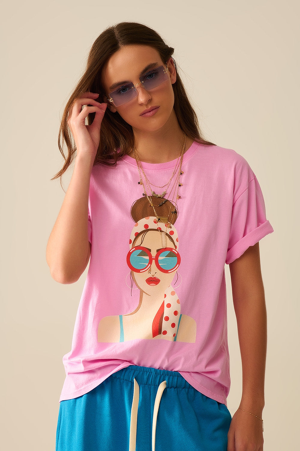 Q2 T-shirt rose fabriqué en Italie avec un motif vintage de fille