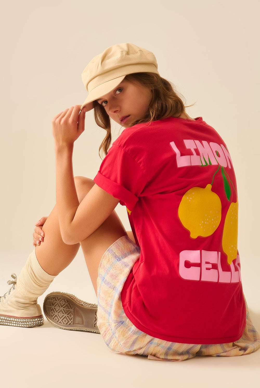 Q2 T-shirt rouge décontracté avec imprimé citron fabriqué en Italie