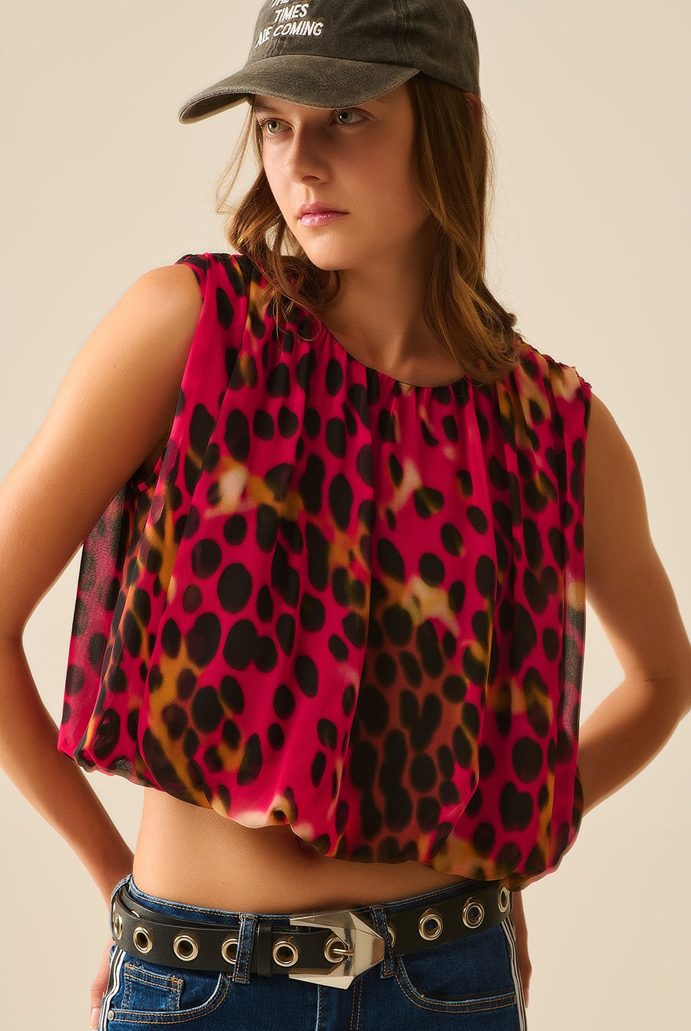 Q2 Top court plissé à imprimé animalier en rouge et noir