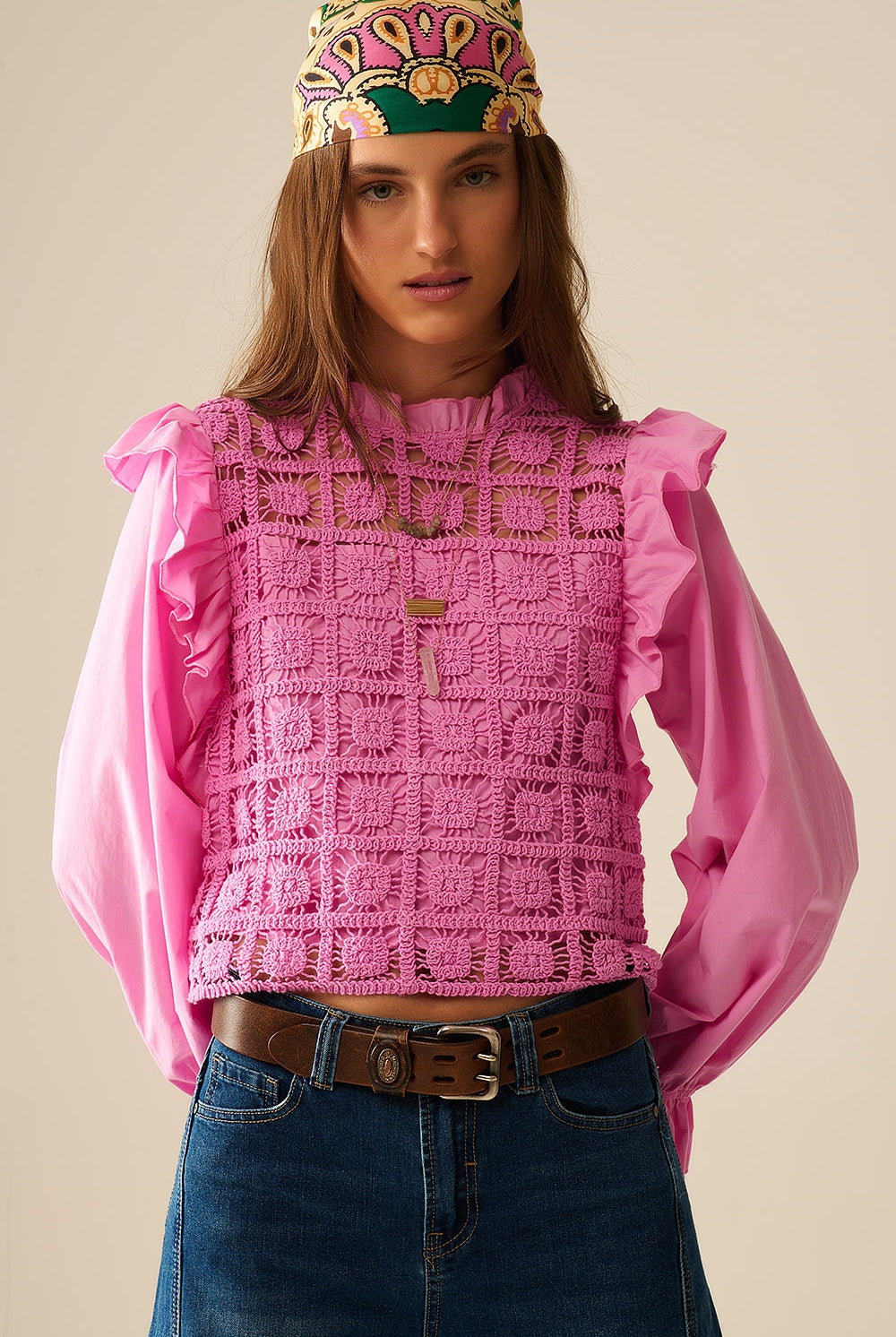 Q2 Top en crochet rose avec bordure à volants et manches longues