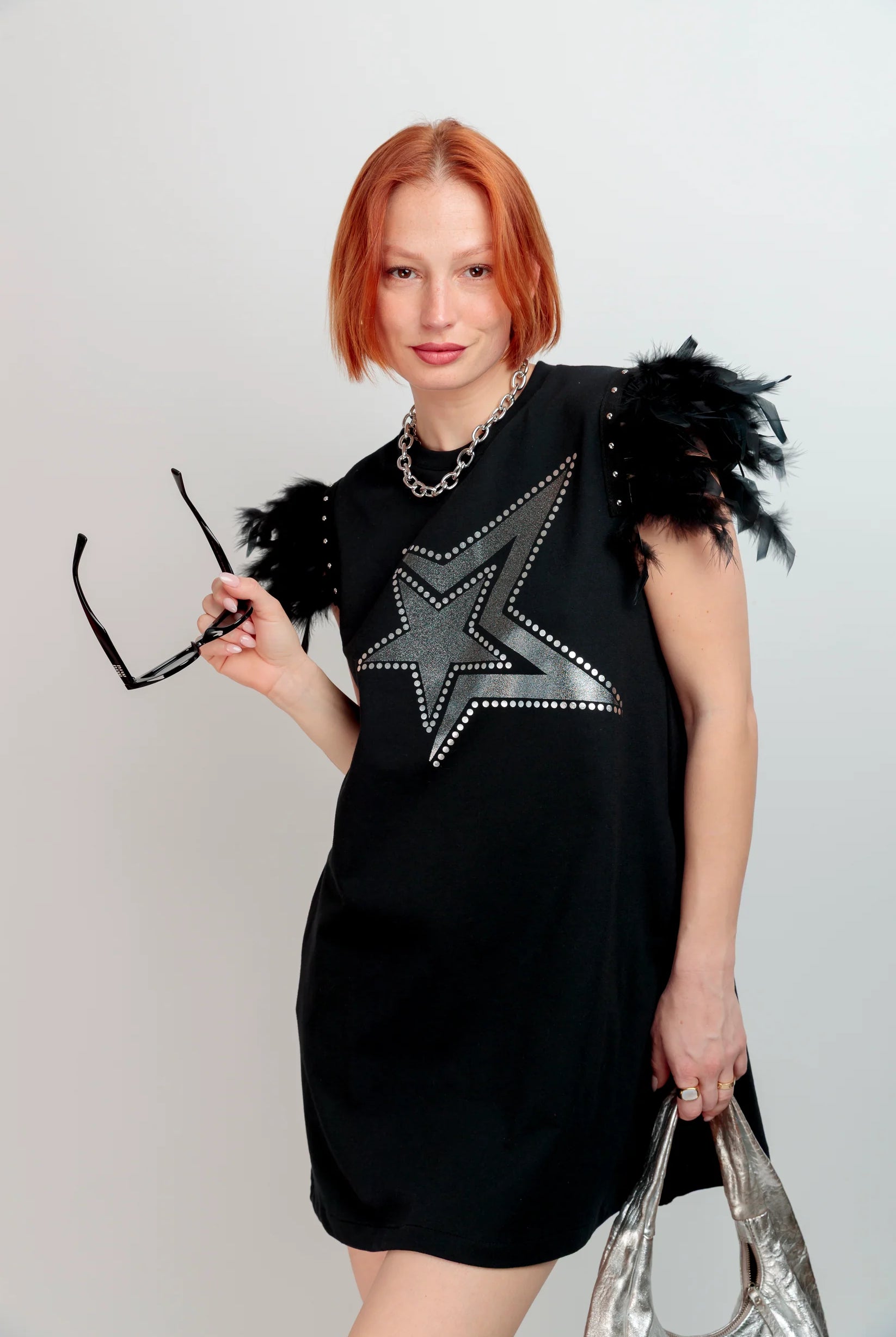 Robe Courte Noire Etoile Argent et Plumes