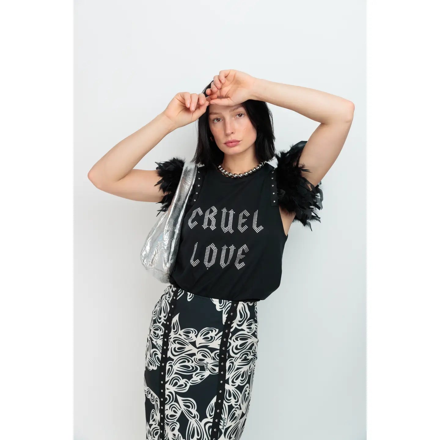 T-shirt Plumes Cruel Love – Une alliance parfaite entre élégance et caractère