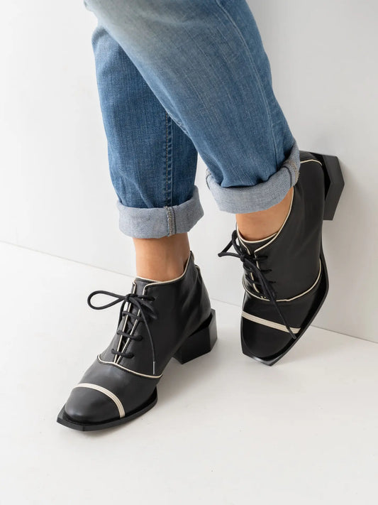 Mocassin Montant Gaspard en Cuir Noir - Élégance Rétro et Androgynie 